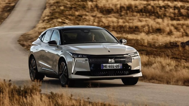 Το premium DS N°4 στην Ελλάδα - Τιμές και εκδόσεις
