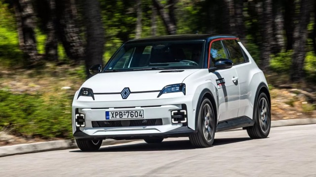 Δοκιμάζουμε το ηλεκτρικό Renault 5 - Πόσο κοστίζει στην Ελλάδα;
