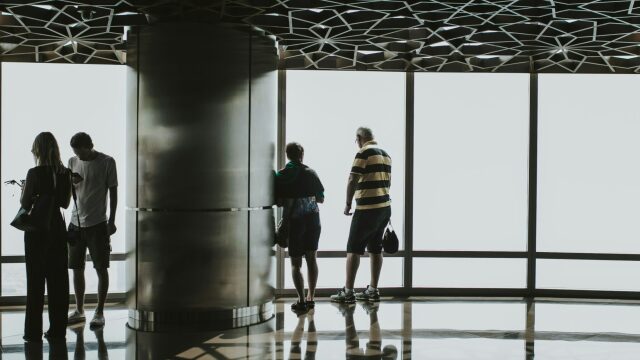 Mystery Trips: Η ταξιδιωτική τάση που αλλάζει τον σχεδιασμό των αποδράσεων