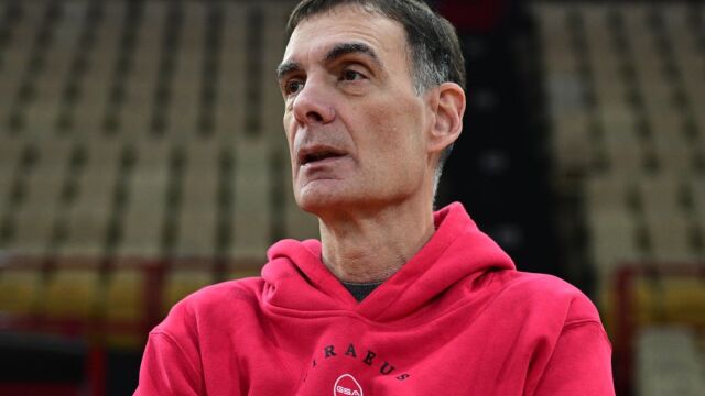 Μπαρτζώκας: Πρέπει να νικήσουμε τη Βαλένθια, δεν θα παίξει ο Μόρις