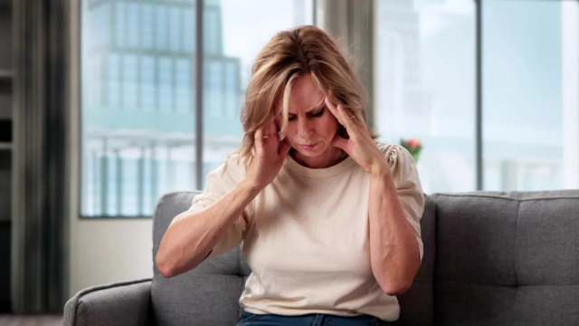 Μπορoύν οι εμβοές να «κρύβουν» τον κίνδυνο άνοιας; Η επιστήμη απαντά
