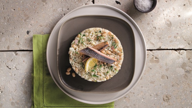 Φασουλόρυζο με ρέγγα και μυρωδικά
