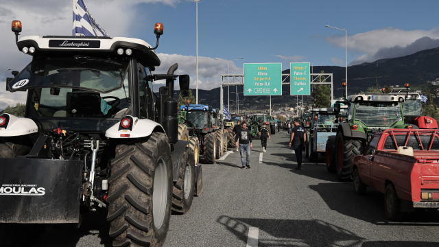 Κρίσιμη ημέρα για το αγροτικό: Τι σκέφτονται στα μπλόκα μετά το πακέτο Τσιάρα και τι θα πει σήμερα ο Μητσοτάκης