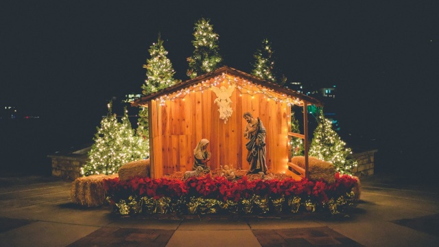 Ιταλία: Καταζητούμενος κρύφτηκε σε φάτνη και προσποιήθηκε το άγαλμα
