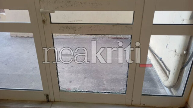 Βανδάλισαν το Λύκειο Χερσονήσου στην Κρήτη: Έσπασαν τζάμια και πόρτες, δείτε φωτογραφίες
