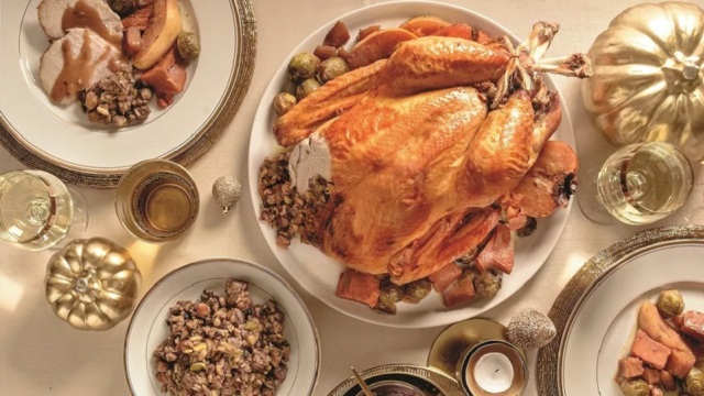 Ρεβεγιόν: Πλήρες γιορτινό μενού για 6 άτομα με 150€