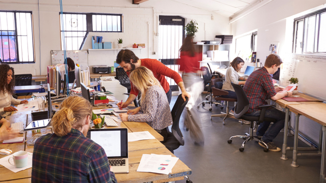 ΕΡΓΑΝΗ ΙΙ: Από σήμερα στο σύστημα το 13ωρο, το τετραήμερο και η σπαστή άδεια – Τι αλλάζει