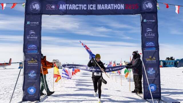 Για πρώτη φορά γυναίκα νικήτρια στον Μαραθώνιο της Ανταρκτικής (βίντεο)
