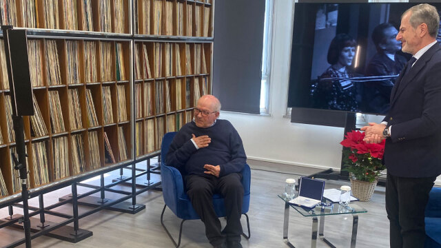 Γιώργος Παπαστεφάνου: Το τρανζίστορ, οι δίσκοι, τα βιβλία και η μεγάλη δωρεά στην ΕΡΤ
