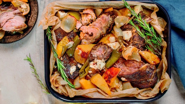 Αρνάκι κλέφτικο στη γάστρα