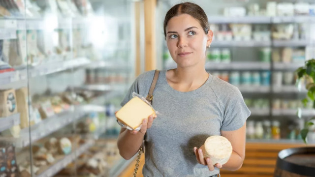 Μπορεί το ολόπαχο τυρί να προστατεύει το μυαλό από άνοια; Η επιστήμη απαντά