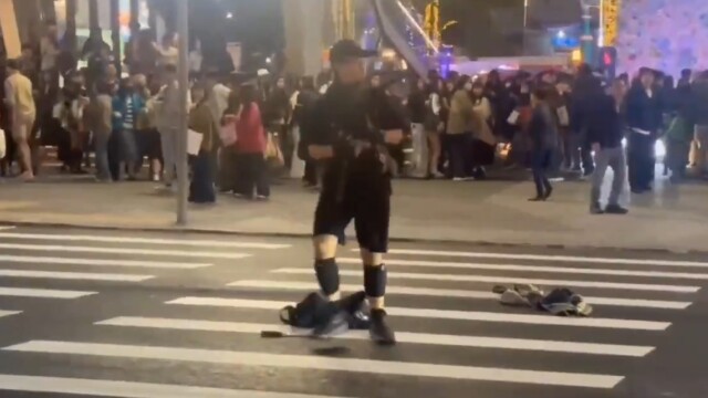 Δείτε βίντεο: Τρεις νεκροί και πέντε τραυματίες σε επίθεση με μαχαίρι στην Ταϊπέι – Έπεσε στο κενό και σκοτώθηκε ο δράστης
