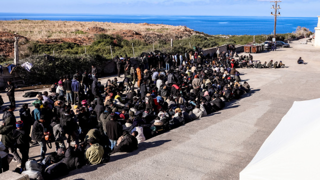 Στην Αγία Γαλήνη συγκεντρώθηκαν οι 545 παράνομοι μετανάστες που διασώθηκαν ανοιχτά της Γαύδου, δείτε φωτογραφίες
