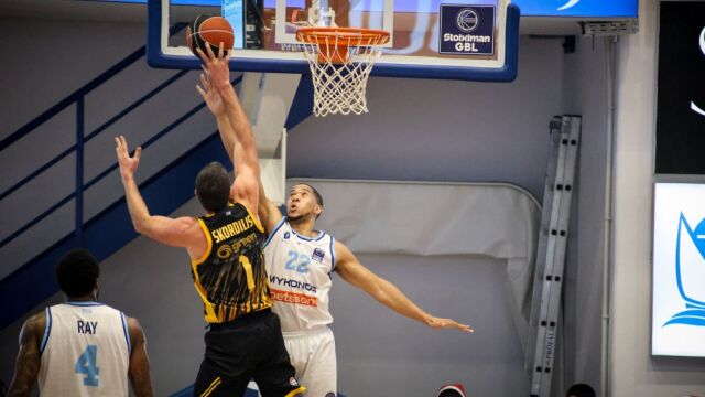 Η ΑΕΚ πήρε το θρίλερ στη Μύκονο επικρατώντας με 77-76, δείτε βίντεο