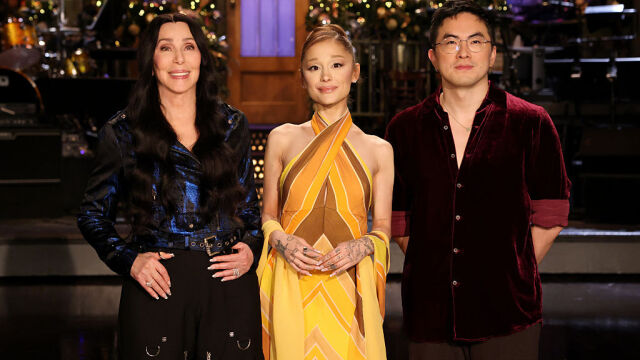 Ariana Grande: Με ένα vintage Bob Mackie 51 ετών για την επιστροφή της στο SNL
