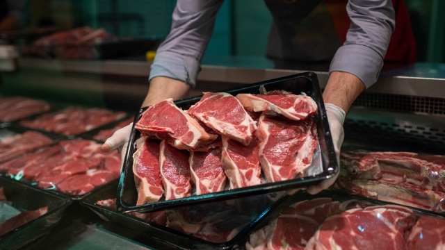 Τι προσέχει μια χημικός τροφίμων σε ένα κρεοπωλείο για να ψωνίσει με ασφάλεια