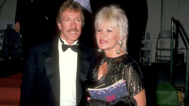 Πέθανε η πρώτη σύζυγος και παιδικός έρωτας του Τσακ Νόρις: Η παρουσία της στη ζωή μου δεν θα ξεχαστεί ποτέ, γράφει ο ηθοποιός