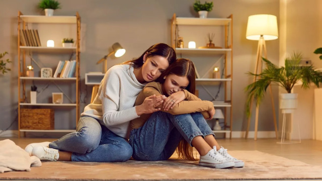 Εάν οι γονείς έχουν κατάθλιψη πόσο πιθανό είναι να την «περάσουν» στο παιδί – Το καθοριστικό σύμπτωμα
