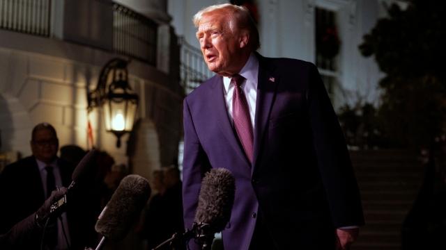 Ντόναλντ Τραμπ κατά των late night σόου: Βάλτε για ύπνο τον Στίβεν Κολμπέρτ τώρα, καλεί το CBS