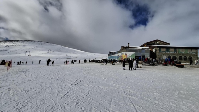 Ανοιχτό το Χιονοδρομικό Κέντρο του Καϊμακτσαλάν: Τα 40 εκατοστά φτάνει το χιόνι στην κορυφή