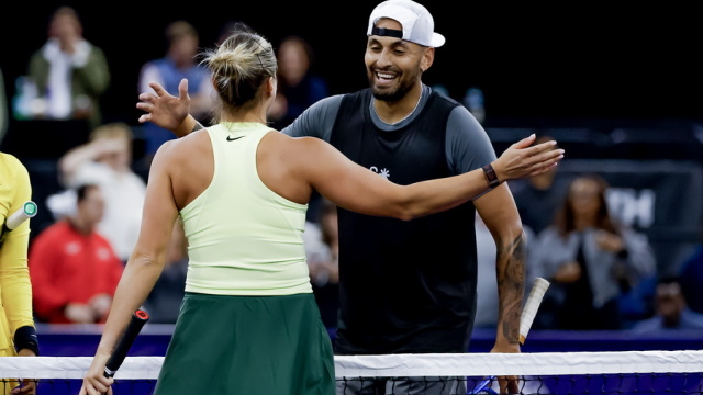 Ο Κύργιος επικράτησε της Σαμπαλένκα στην αναβίωση του «Battle of the Sexes» 52 χρόνια μετά, δείτε βίντεο