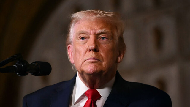 Ο Τραμπ μπέρδεψε γεράκι με αετό καταγγέλλοντας πως οι ανεμογεννήτριες σκοτώνουν