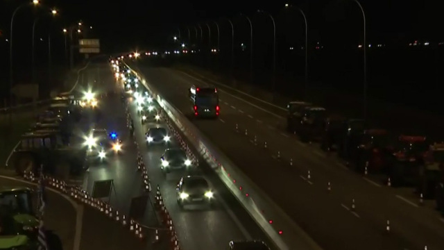 Σημειωτόν η επιστροφή των εκδρομέων: Ουρές χιλιομέτρων σε Μπράλο, Μαρτίνο και Κάστρο εξαιτίας των μπλόκων