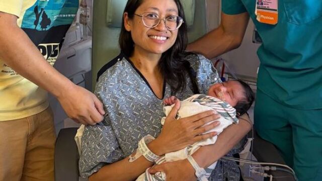 41χρονη νοσηλεύτρια νόμιζε ότι είχε μια κύστη 10 κιλών: Διαπίστωσε ότι ήταν τελειόμηνο μωρό