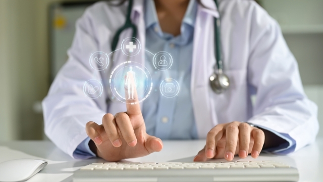 Τεχνητή Νοημοσύνη: 5 «πανέξυπνα» εργαλεία που «μεταμόρφωσαν» την Υγεία το 2025