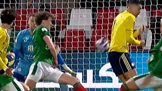 Σκόραρε με την πλάτη ο Ρονάλντο και έφτασε τα 957 γκολ, δείτε βίντεο 