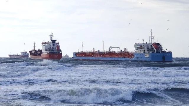 Συναγερμός ανοιχτά της Κωνσταντινούπολης: Συγκρούστηκαν δύο δεξαμενόπλοια στη θάλασσα του Μαρμαρά