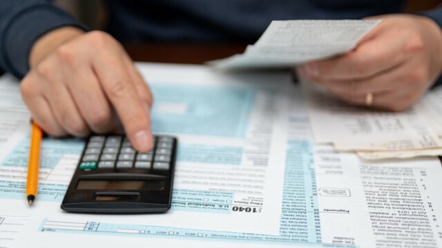 Με ένα κλικ τα τιμολόγια: Πότε και πώς περνούν όλες οι επιχειρήσεις στο ηλεκτρονικό σύστημα