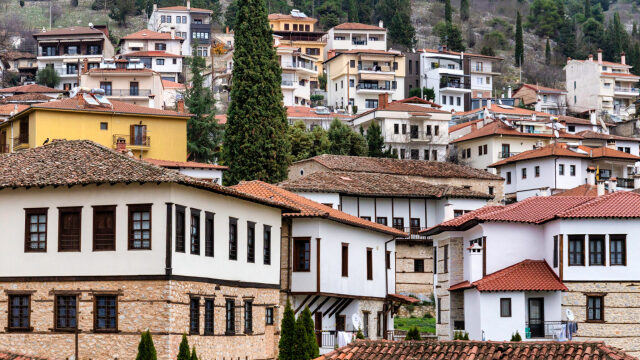 Χειμερινή απόδραση στην Kαστοριά: Ένας πλήρης οδηγός για την αρχοντική πόλη της Μακεδονίας
