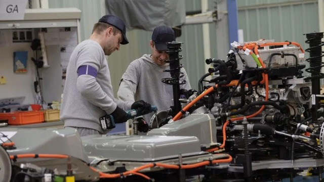 Μπαταρίες ηλεκτρικών: Τι γίνεται μετά το τέλος της ζωής τους;
