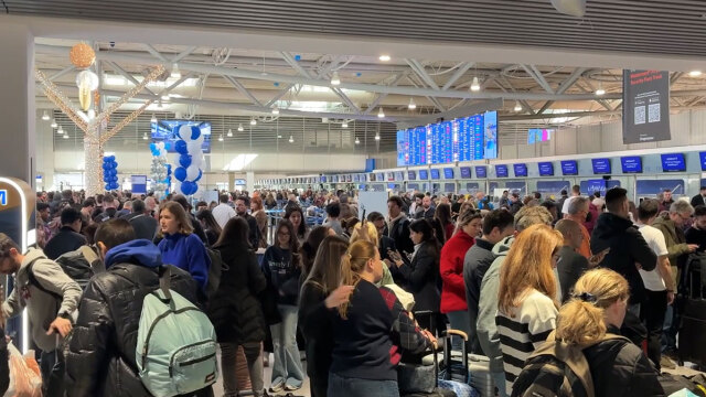 Δυνατότητα επιστροφής χρημάτων, νέας κράτησης ή voucher δίνουν οι αεροπορικές εταιρείες στους επιβάτες που είδαν τις πτήσεις τους να ακυρώνονται