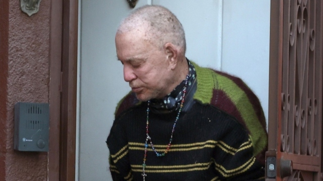 Αγνώριστος και αντιμέτωπος με έξωση ο Μίκι Ρουρκ, χρωστάει 60.000 δολάρια, δείτε φωτογραφίες