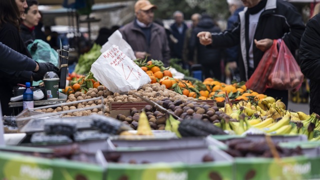 Ανατροπή σκηνικού στις λαϊκές αγορές: Μόνο παραγωγοί σε νέες αγορές – Τέλος η ανανέωση στις άδειες