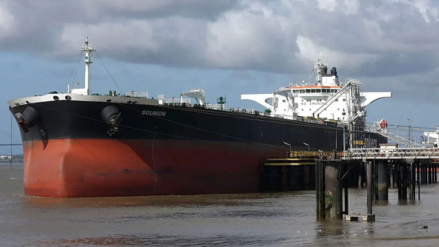 «Σούνιον»: Στα αζήτητα το δεξαμενόπλοιο που χτυπήθηκε από τους Χούθι