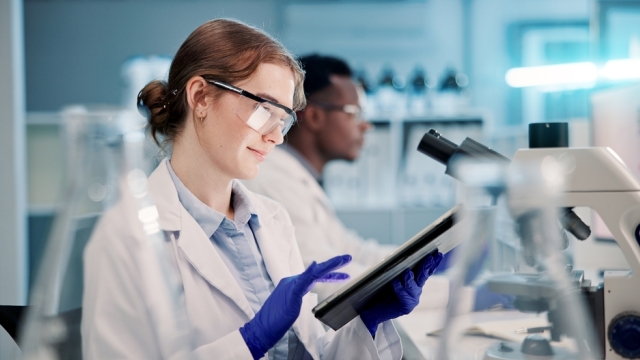 5 ορόσημα του 2025 που αλλάζουν το νόημα της θεραπείας - Η Ιατρική στο κατώφλι της Ψηφιακής Βιολογίας