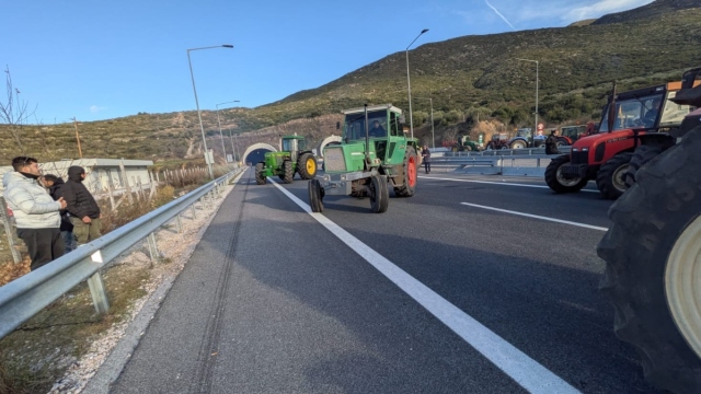 Αποχωρούν από τα Τέμπη οι αγρότες και επιστρέφουν στη Νίκαια για τη συνέλευση του μπλόκου