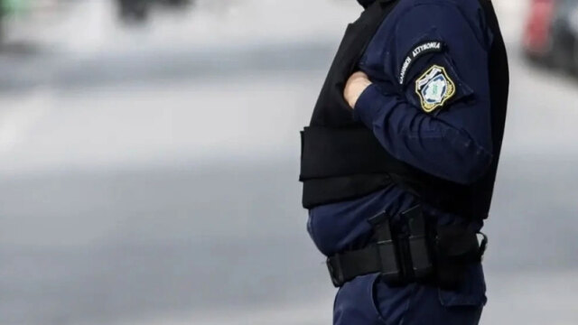 Η εισαγγελέας ζήτα την ενοχή του αστυνομικού της Βουλής και της πρώην συζύγου του για την κακοποίηση των παιδιών τους