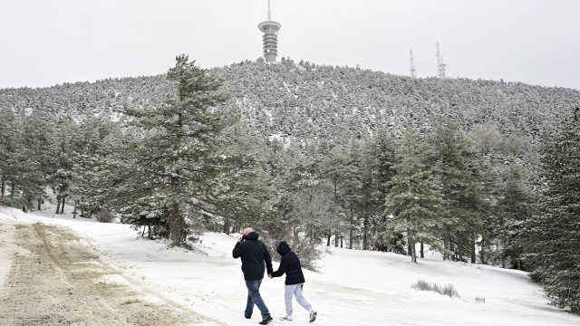 Καιρός: Έρχονται καταιγίδες το Σάββατο, ψυχρή εισβολή την Κυριακή με χιόνια και στην Αττική