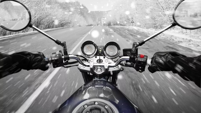 Οδήγηση το χειμώνα με μοτοσικλέτα: Τι πρέπει να προσέχουμε
