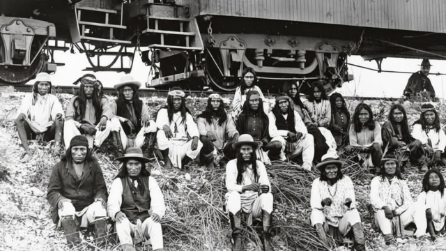 Πώς οι «πολιτισμένοι» Αμερικανοί εξόντωσαν τους «βαρβάρους» ινδιάνους Απάτσι: Ο 10ετής πόλεμος που ξεκίνησε από μια παρεξήγηση