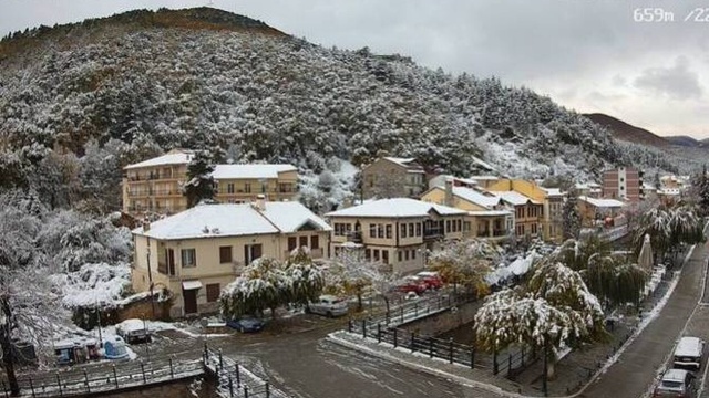 Φλώρινα: Κλειστά αύριο τα σχολεία λόγω χιονιά, στα λευκά η πόλη