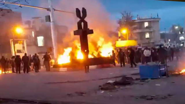 Έτοιμος ο Τραμπ να παρέμβει στο Ιράν: Πάνω από 100 οι νεκροί στις διαδηλώσεις, σκληραίνει την καταστολή το καθεστώς