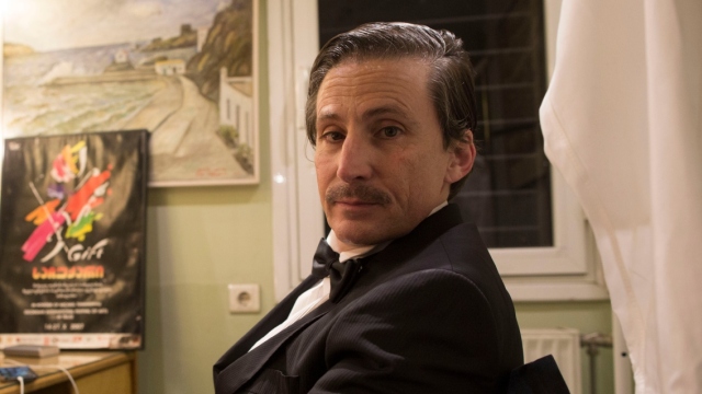 Στη Μεγάλη Χίμαιρα παίζει και ο εγγονός του Καραγάτση - Ποιος είναι και ποιον χαρακτήρα υποδύεται