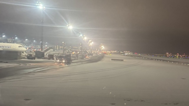 Η «Gunda» επηρεάζει τις μετακινήσεις τη Γερμανία: Δεκάδες ακυρώσεις πτήσεων στο αεροδρόμιο της Φρανκφούρτης λόγω πάγου