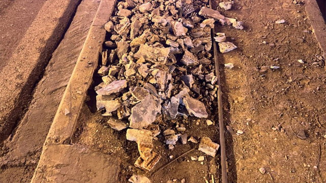 Νέα Ιωνία: Έπεσαν τσιμέντα στη γέφυρα της λεωφόρου Εθνικής Αντιστάσεως στο ύψος του Αγία Όλγα, κλειστή μια λωρίδα προς Χαλάνδρι