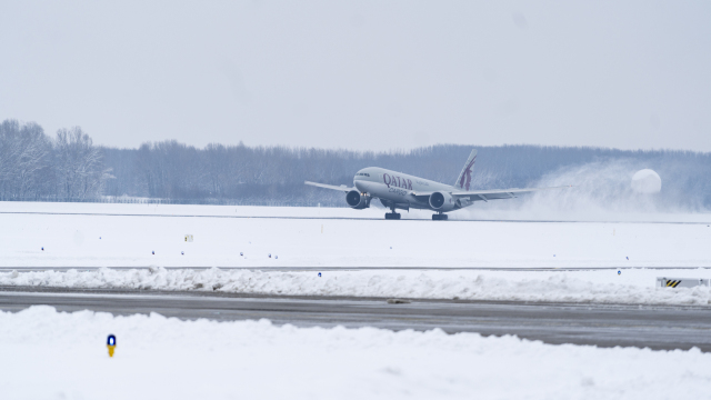 Έκλεισε και το αεροδρόμιο της Βουδαπέστης λόγω παγετού, ποια άλλα έχουν προβλήματα
